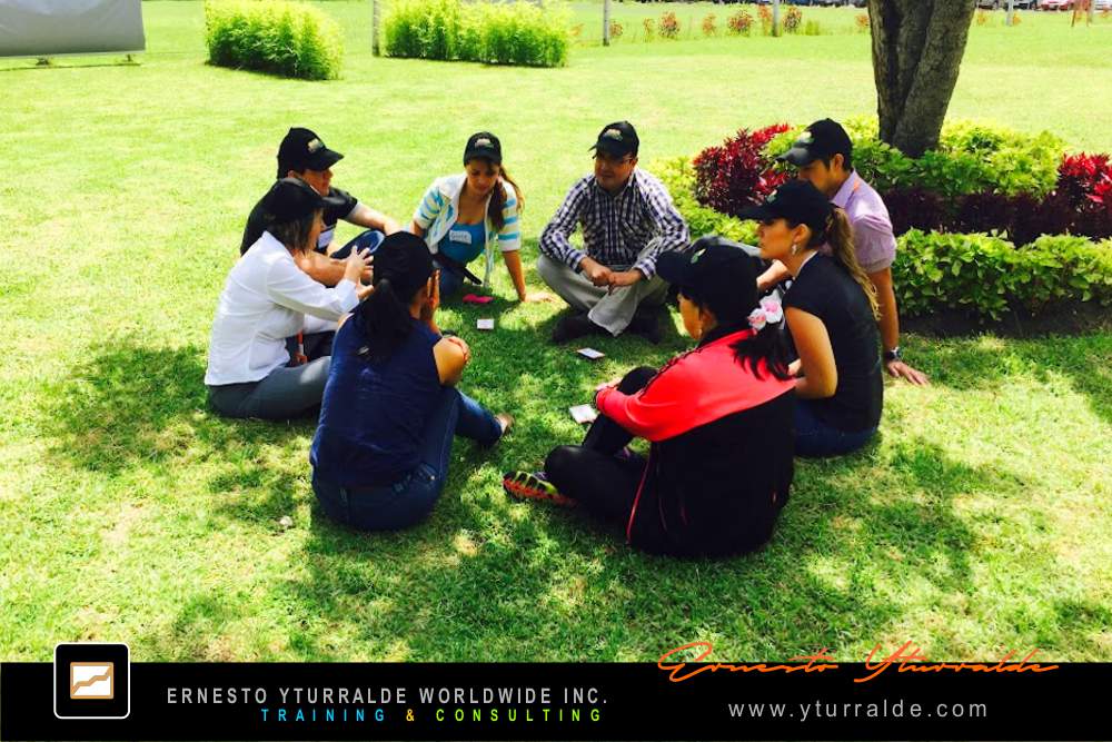 Proceso de aprendizaje experiencial en equipo con facilitación consciente